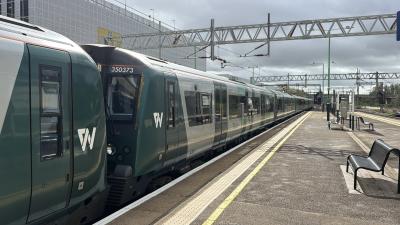 350373 at Milton Keynes Central. &copy; Luivery