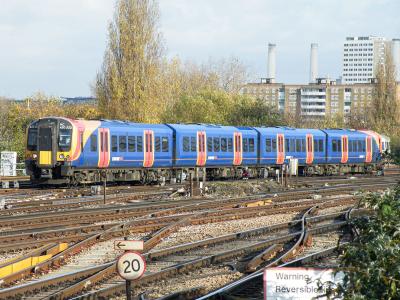 450552 at Clapham Junction. &copy; llamafish
