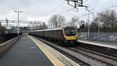 360105 at Kettering. &copy; Luivery