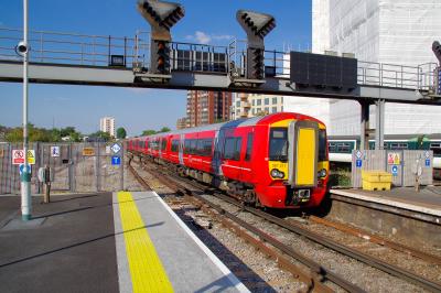 387211 at East Croydon. &copy; Shotts