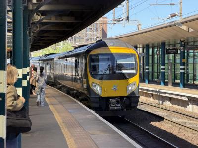 185111 at Stockport. &copy; Luivery