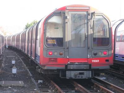 LU91069 at Loughton (LU). &copy; Byron5574