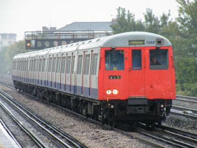 LU5068 at Dollis Hill. &copy; llamafish
