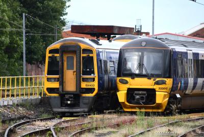 158902 at Neville Hill TMD. &copy; MJM