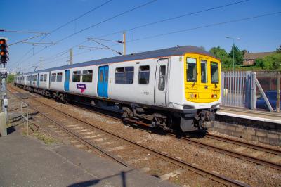 319001 at Hendon. &copy; Shotts