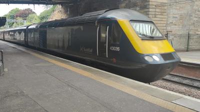 43026 at Edinburgh Waverley. &copy; Geoff