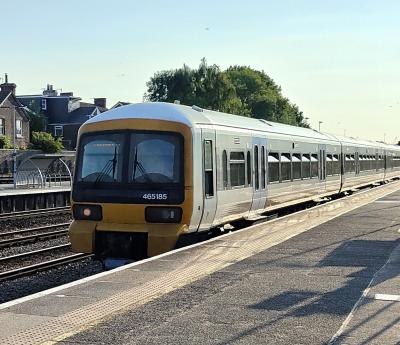 465185 at Tonbridge. &copy; Geoff