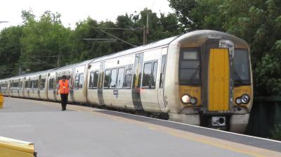 387118 at Finsbury Park. &copy; Geoff