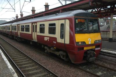 320308 at Dumbarton Central. &copy; Byron5574