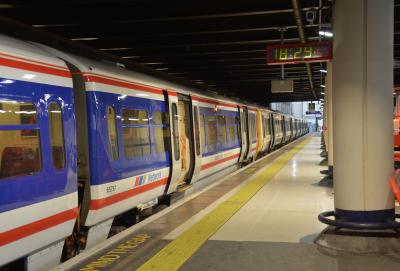 465908 at London Victoria. &copy; AJax