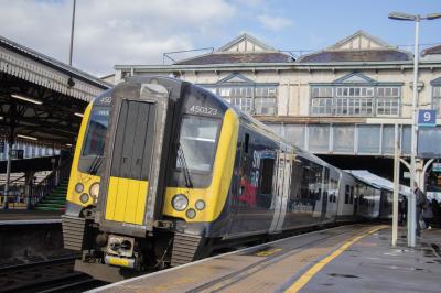 450123 at Clapham Junction. &copy; Zain