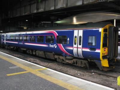 158710 at Edinburgh Waverley. &copy; Byron5574