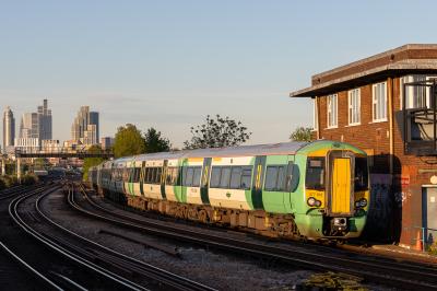 photo of 377613 at Clapham Junction