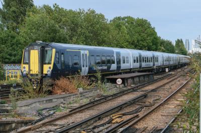 458419 at Clapham Junction. &copy; llamafish