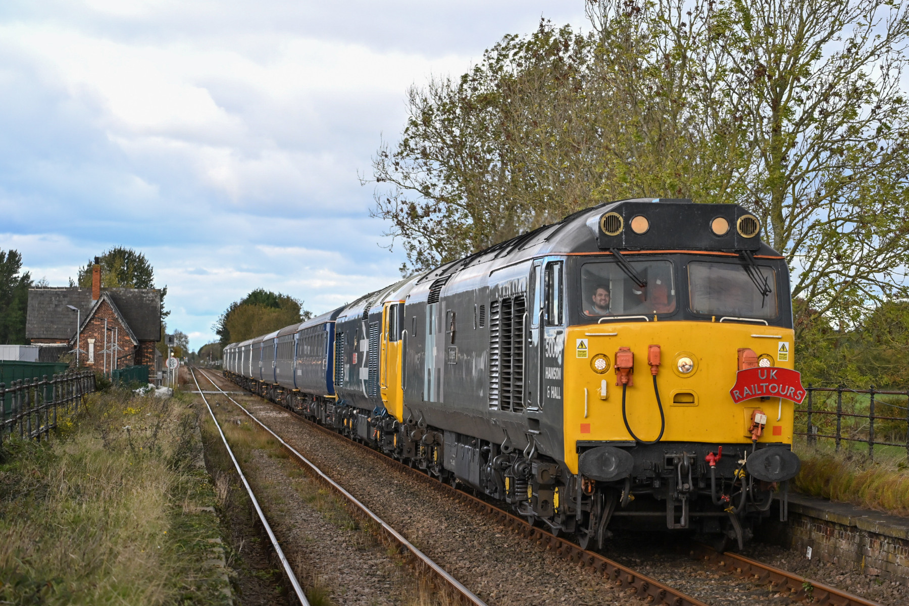 Photo of 50008 and 50007 at Thornton Abbey — trainlogger