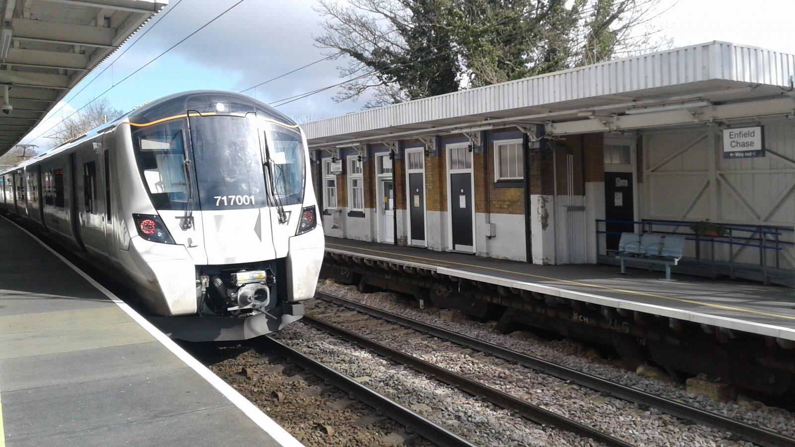 Photo Of 717001 At Enfield Chase Trainlogger Photo Of 717001 At Enfield Chase Trainlogger