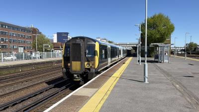 450090 at Eastleigh. &copy; Luivery