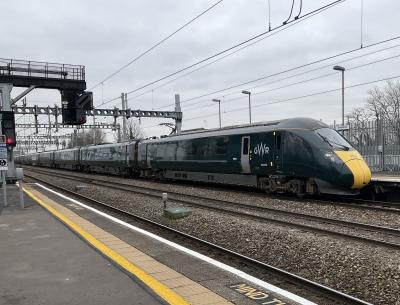 800005 at Swindon. &copy; Pistolpete008