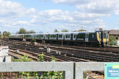 450012 at Clapham Junction. &copy; llamafish