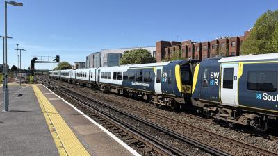 444044 at Eastleigh. &copy; Luivery