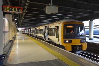 465166 at London Victoria. &copy; AJax