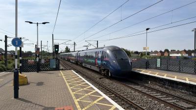 802304 at Newark North Gate. &copy; Luivery