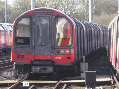 LU91335 at Loughton (LU). &copy; Byron5574
