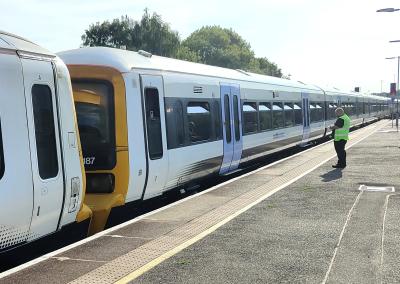 465187 at Tonbridge. &copy; Geoff