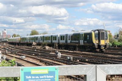 450039 at Clapham Junction. &copy; llamafish