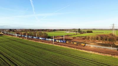 66742 at Winwick. &copy; stevexos