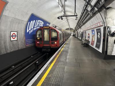 Holland Park (LU) photo