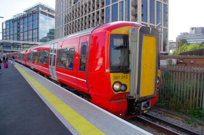 387215 at East Croydon. &copy; Shotts