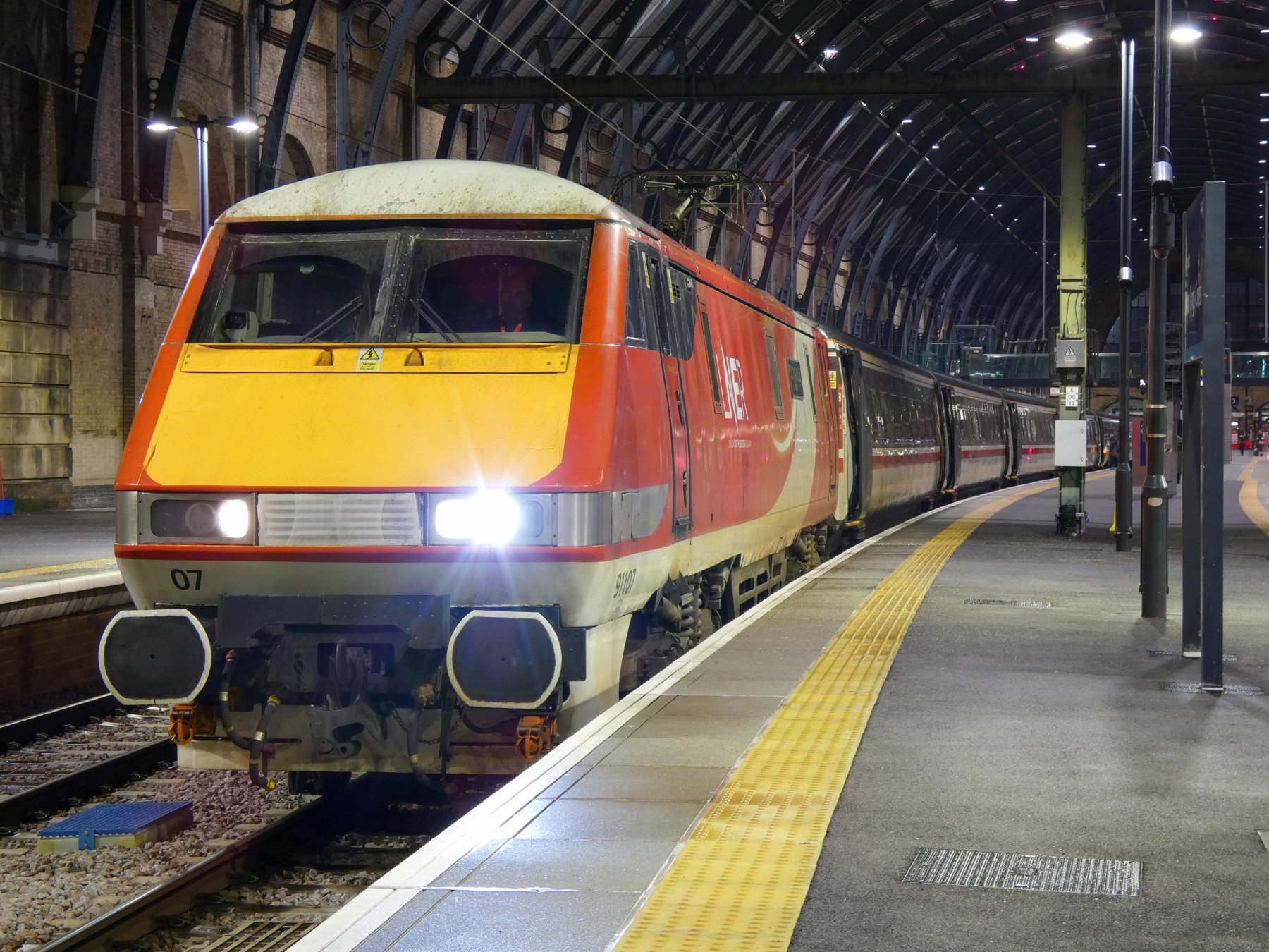 Photo of 91107 at London Kings Cross — trainlogger