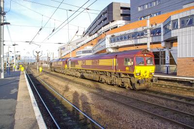 66069,66161 at Doncaster. &copy; Shotts