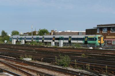 377112 at Clapham Junction. &copy; llamafish
