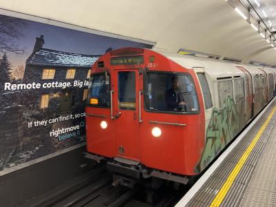 LU3537 at Embankment (LU). &copy; Pistolpete008