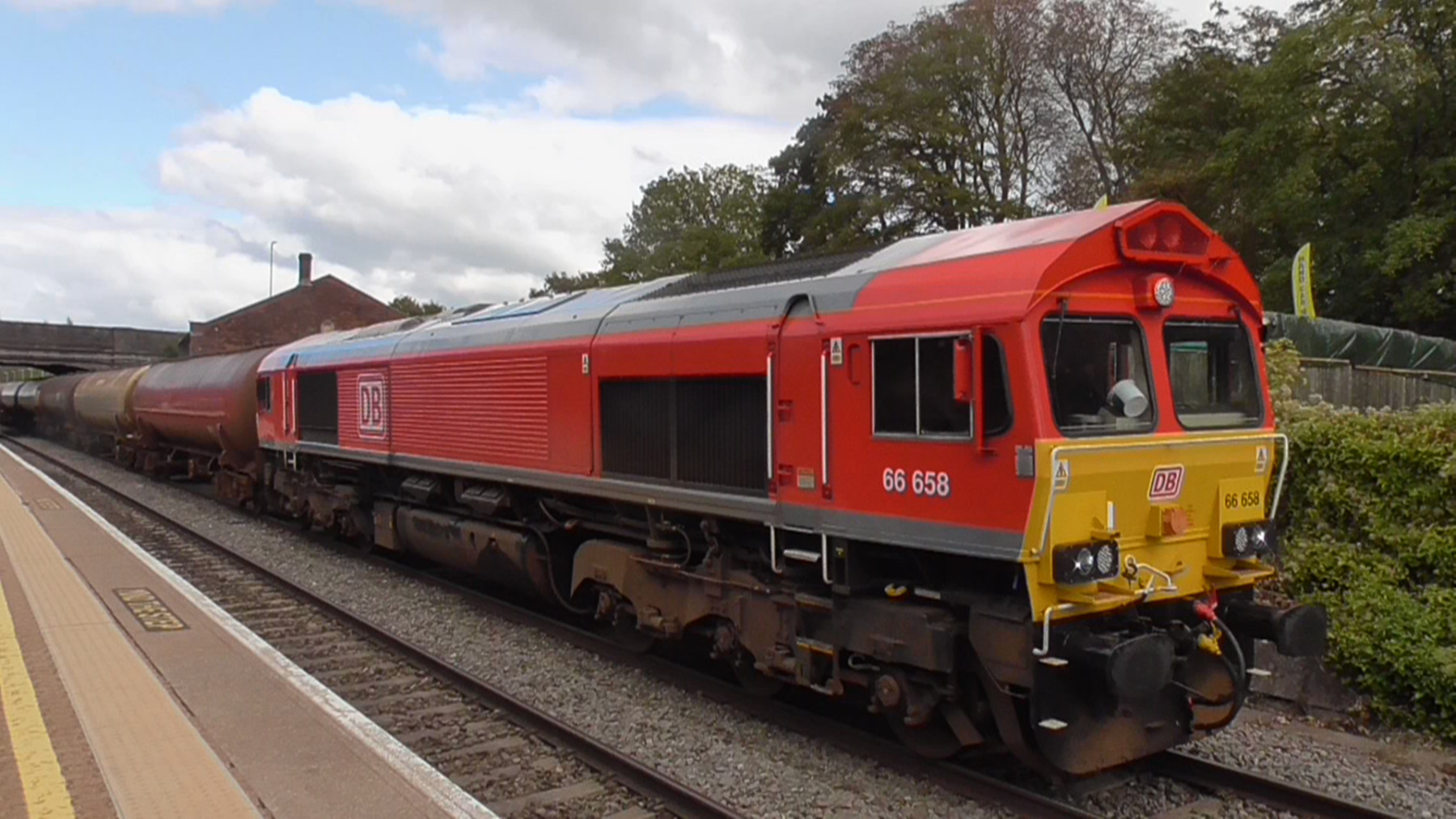 Photo of 66658 at Yate — trainlogger