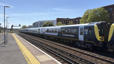 444025 at Eastleigh. &copy; Luivery