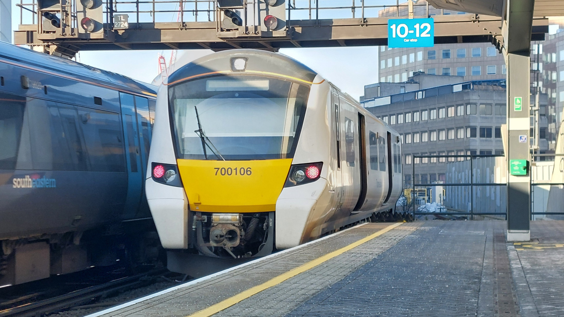 Photo of 700106 at London Bridge — trainlogger