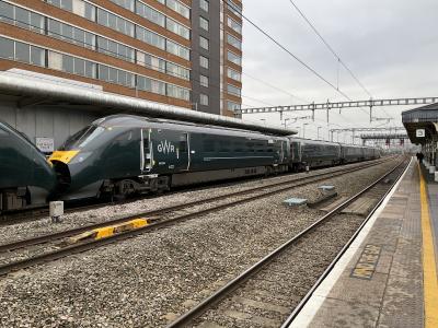 800004 at Swindon. &copy; Pistolpete008