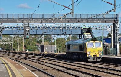 66566 at Rugeley Trent Valley. &copy; stevexos