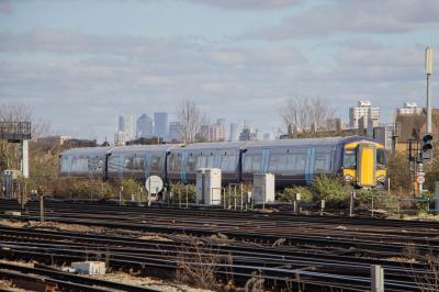 377511 at Clapham Junction. &copy; Zain