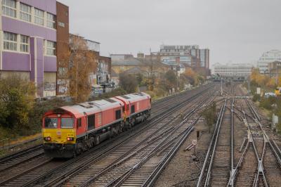 66206,66084 at Wimbledon West Junction. &copy; Zain