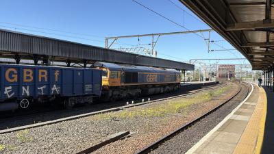 66760 at Stockport. &copy; Luivery