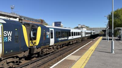 444023 at Eastleigh. &copy; Luivery