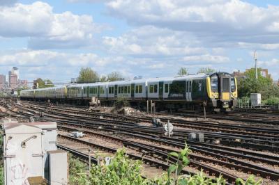 450050 at Clapham Junction. &copy; llamafish