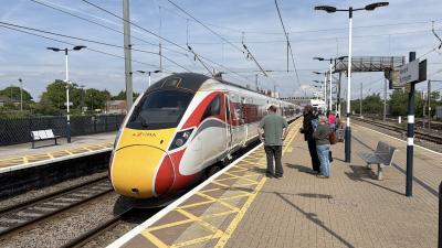 800206 at Newark North Gate. &copy; Luivery