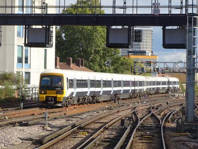 465165,465172 at London Bridge. &copy; Western Campaigner