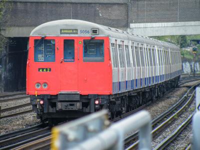 LU5056 at Dollis Hill. &copy; llamafish