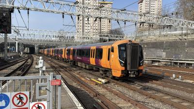 730043 at London Euston. &copy; Luivery